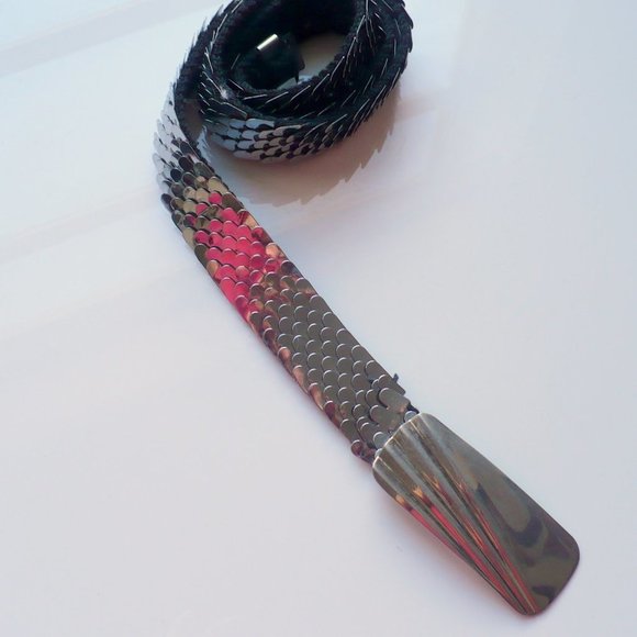 ❤️ Vintage 1970s Silver Stretch Elastic Fish Scale Belt Silver Buckle - Picture 5 of 6